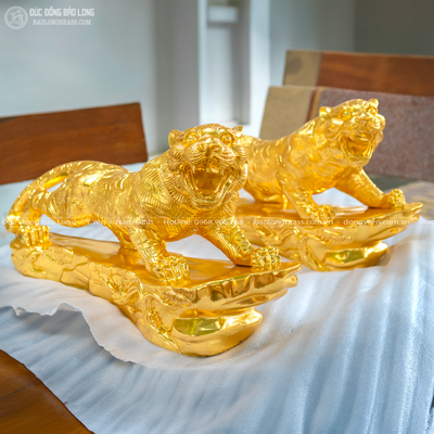 Tượng Linh Vật Hổ Đứng Bệ Đá Bằng Đồng Đỏ Dát Vàng 9999 Cao 35Cm