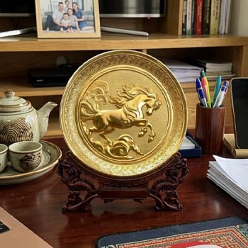 Quà Tặng Tranh Đĩa Mã Đáo Thành Công Bằng Đồng Mạ Vàng