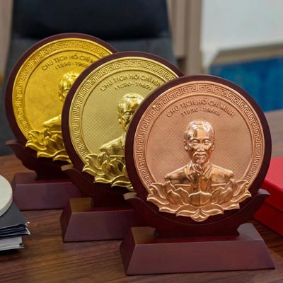 Quà Tặng Tranh Đồng Chân Dung Bác Hồ Để Bàn Trang Trí Đẹp