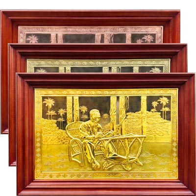 Quà tặng Tranh Bác Hồ ngồi ghế mây làm việc bằng đồng khổ 61cm x 88cm