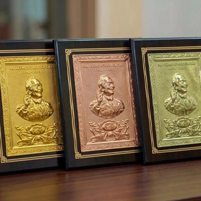 Tranh đồng để bàn chân dung Đại Tướng Võ Nguyên Giáp khổ dọc 20cm x 25cm