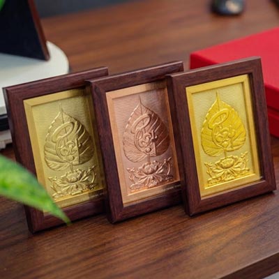 Tranh để bàn lá bồ đề chữ Tâm bằng đồng khổ 15cm x 20cm