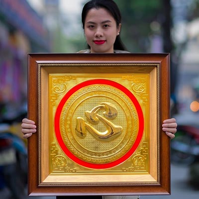 Tranh chữ Tâm Hán bằng đồng dát vàng khổ vuông 48cm