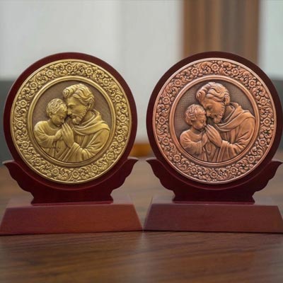 Tranh Để Bàn Guise Bế Chúa Bằng Đồng Đk 18cm