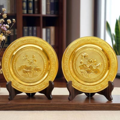 Tranh đĩa hoa sen bằng đồng dát vàng đk 35cm