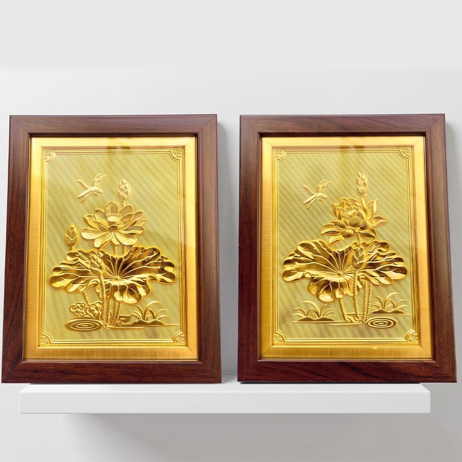 Tranh Để Bàn Hoa Sen Bằng Đồng Dát Vàng Khổ Dọc 20cm x 25cm