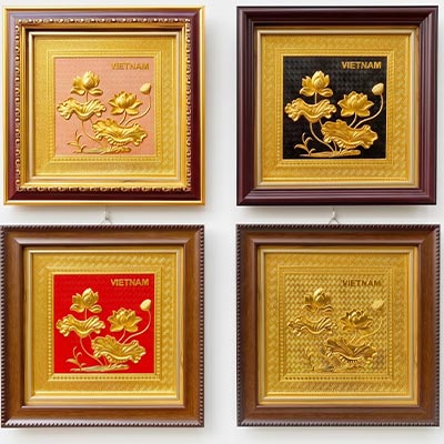 Tranh Hoa Sen bằng đồng dát vàng khổ vuông 30cm